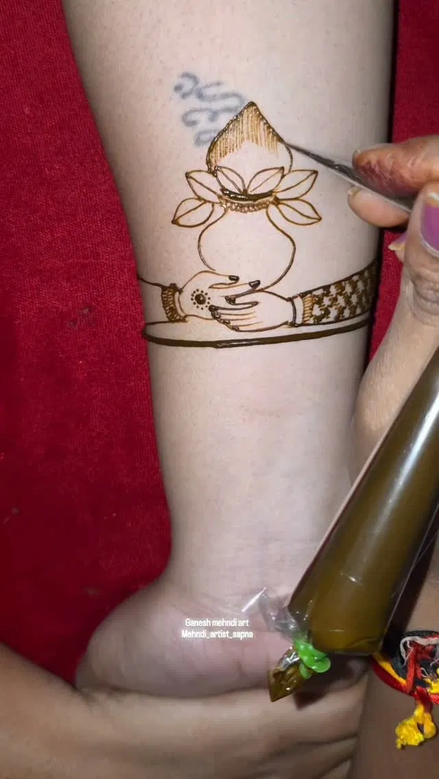 Aesthetic Front Hand Mehndi Design with Lotus