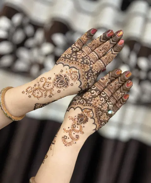 aesthetic simple mehndi design