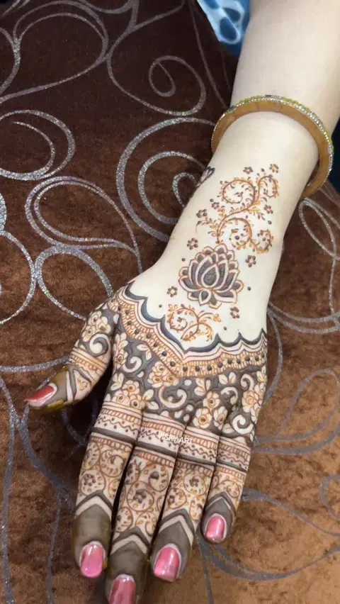 aesthetic mehndi design