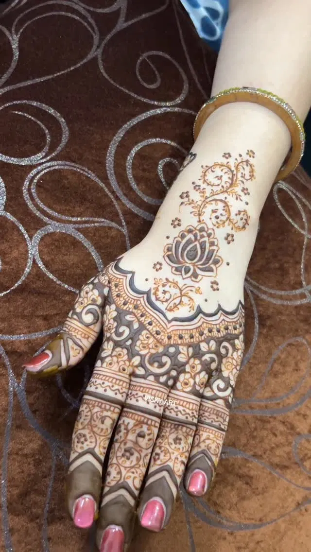 Aesthetic Mehndi Design