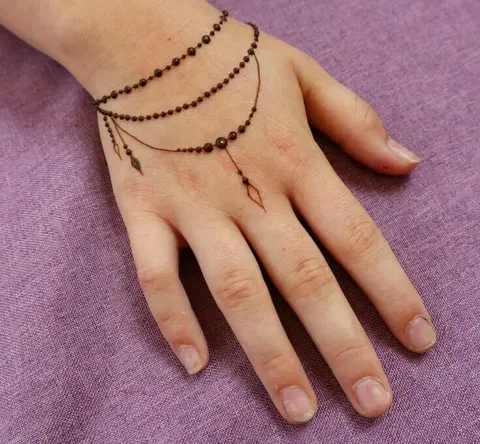 minimal simple back hand mehndi design