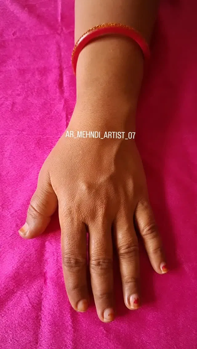 Simple Back Hand Mehndi Design