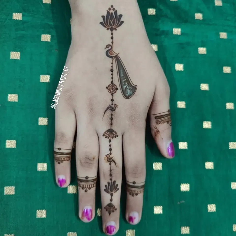 Arabic Minimal Finger Mehndi Design with Jaal and Lotus