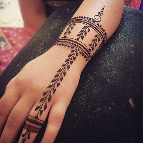 Arabic Simple Wrist Mehndi Design