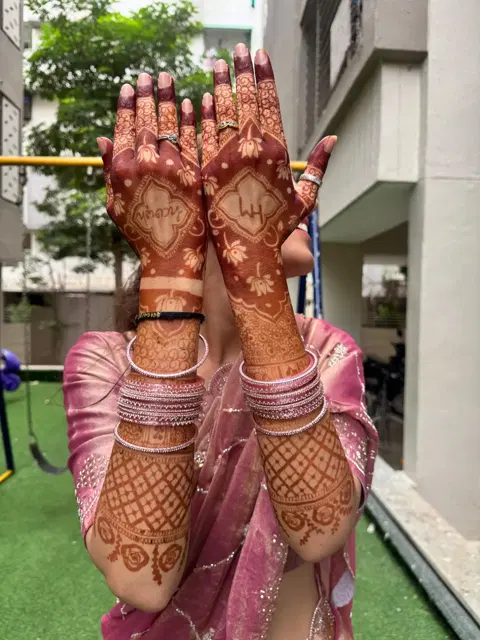 jaal back hand mehndi design