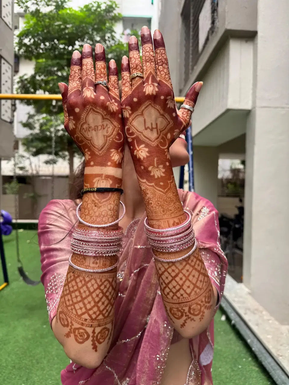 Back Hand Mehndi Design with Jaal