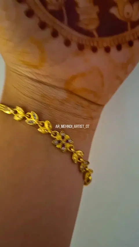 aesthetic arabic deity mehndi design