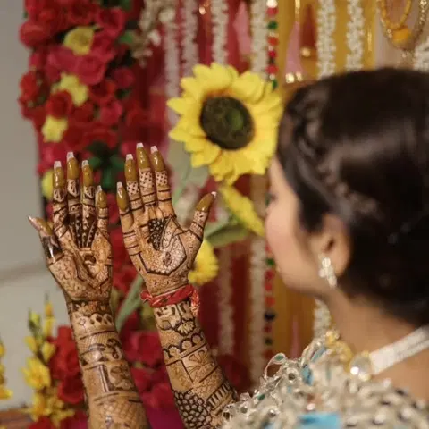 front hand mehndi design
