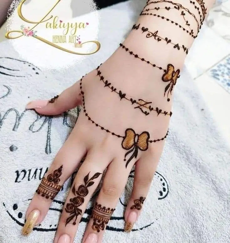 Simple Back Hand Mehndi Design with Gol Tikki (2)