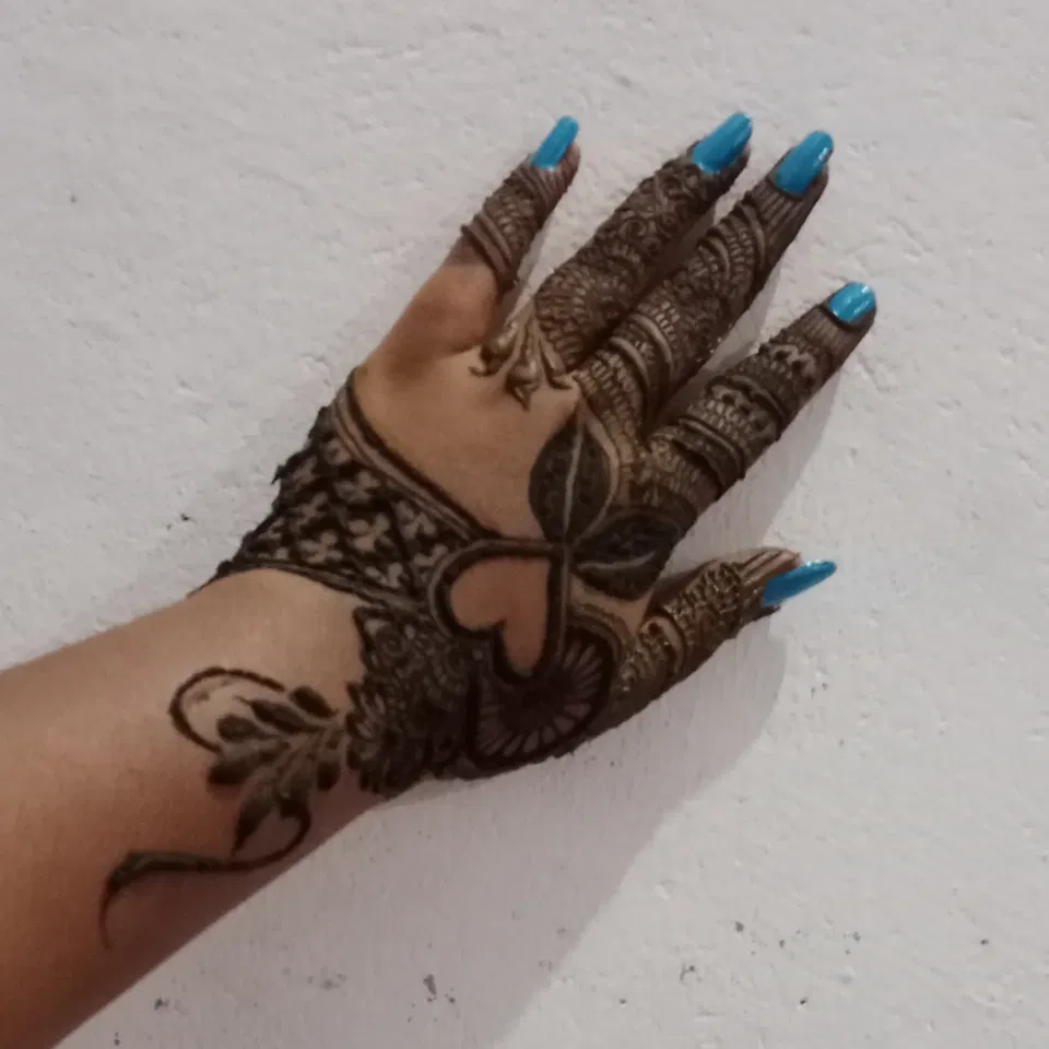 Back Hand Mehndi Design (2)