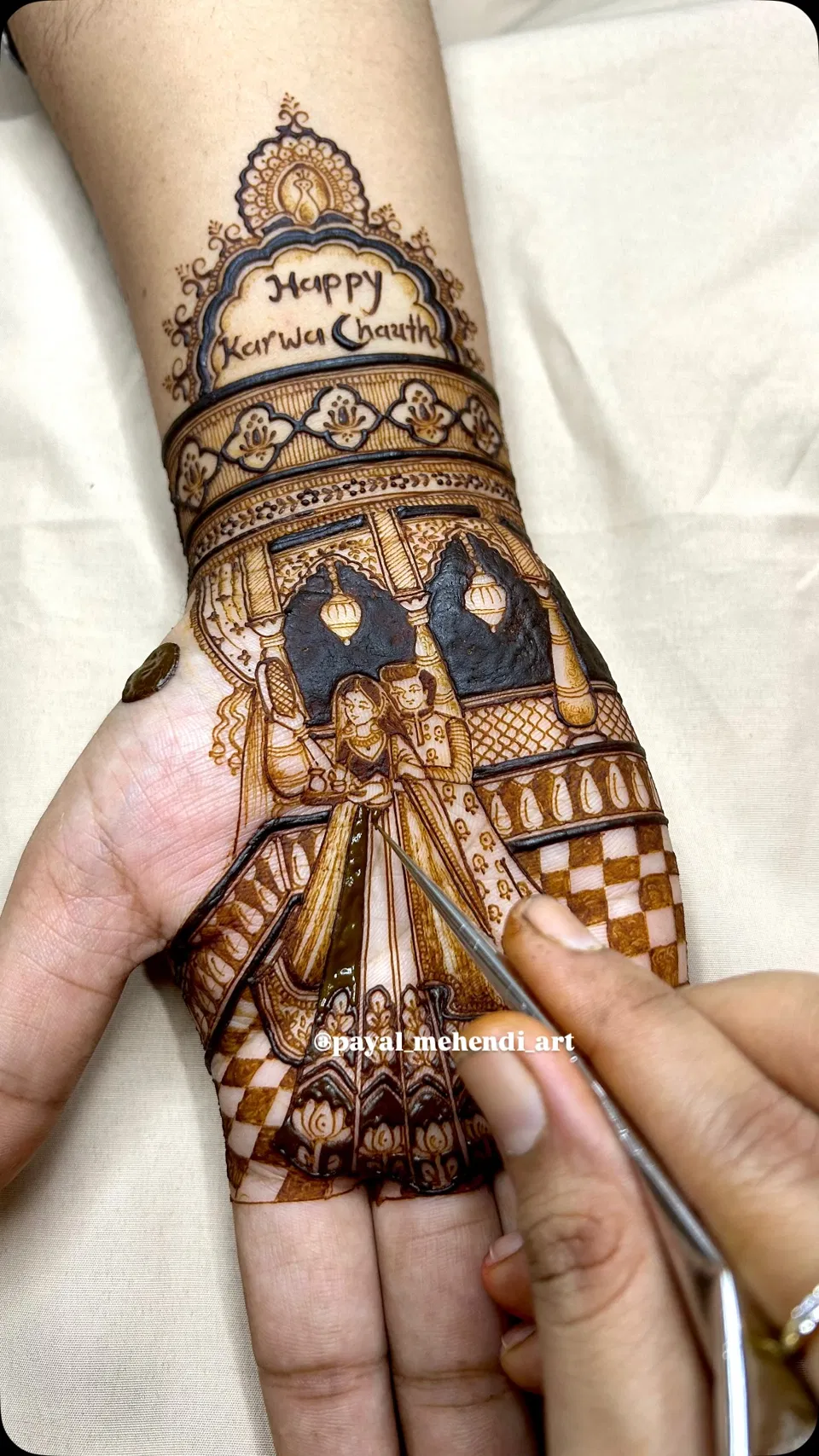 Mehndi Design with Figures
