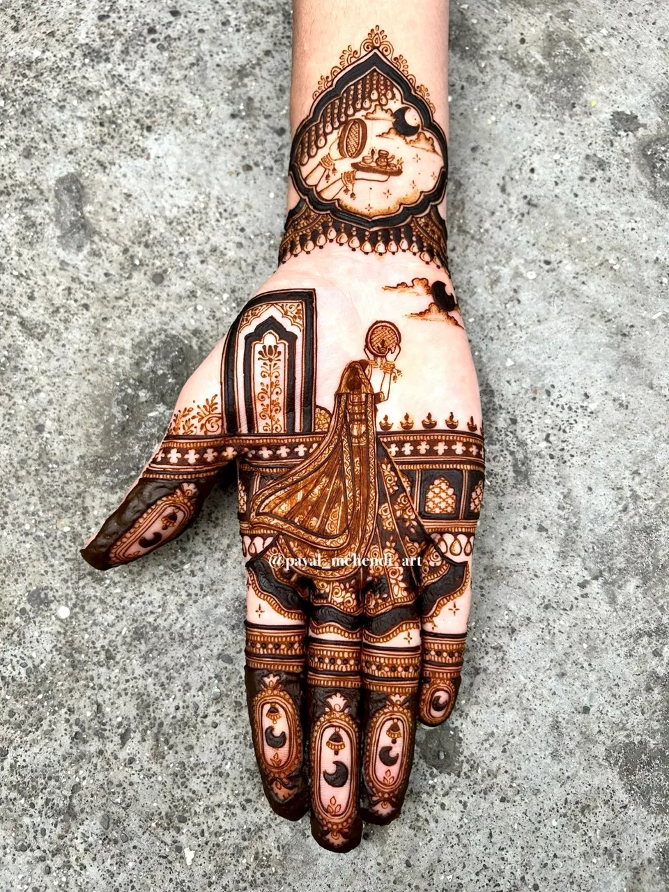 Heavy Mehndi Design with Figures for Karwa Chauth (2)