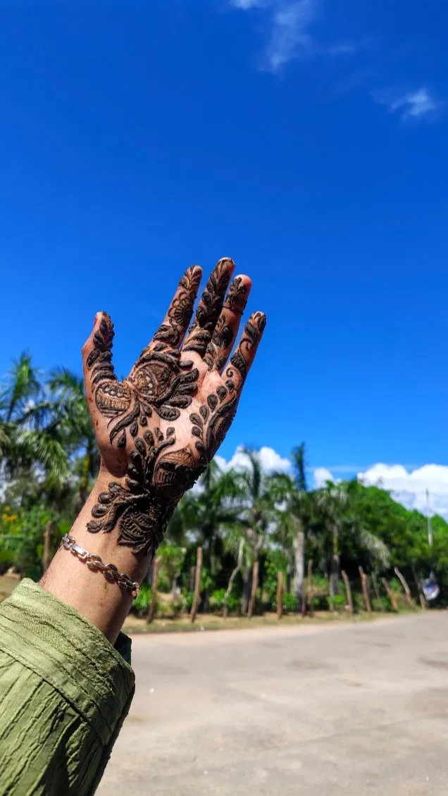 Aesthetic Front Hand Mehndi Design