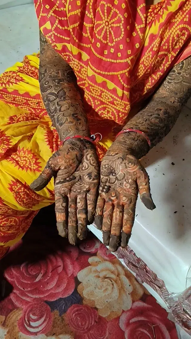 Aesthetic Front Hand Mehndi Design (2)