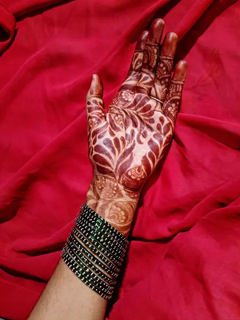 front hand mehndi design