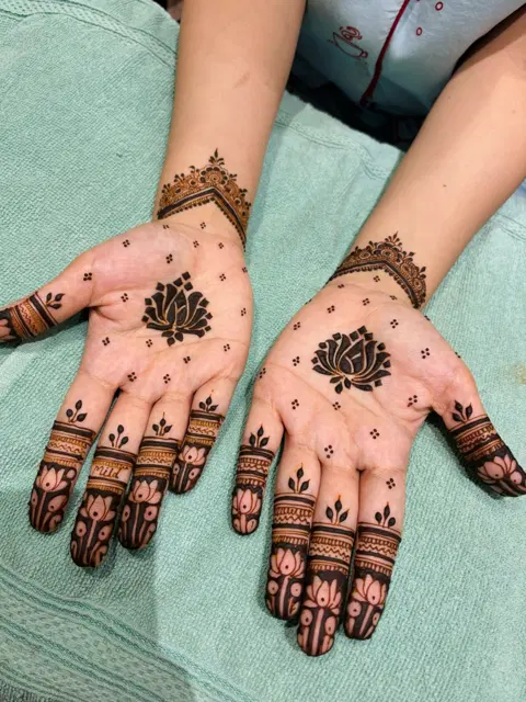 simple jaal front hand mehndi design