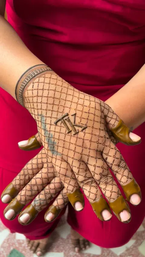 aesthetic bridal mehndi design