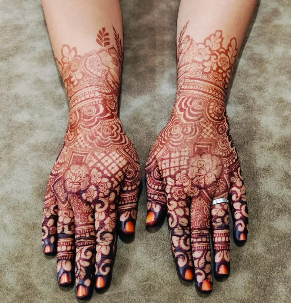 Back Hand Mehndi Design