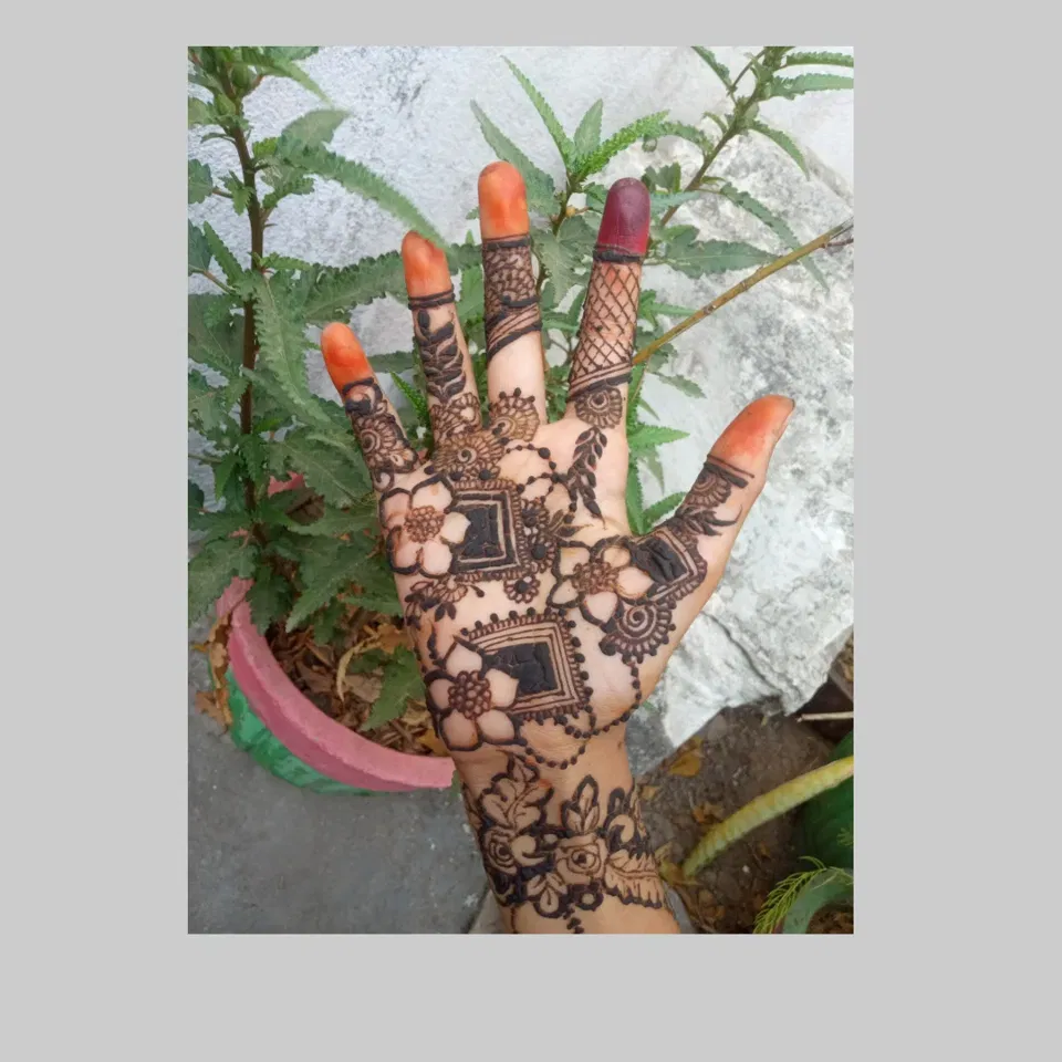 Aesthetic Mehndi Design with Hearts