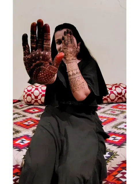 back hand mehndi design