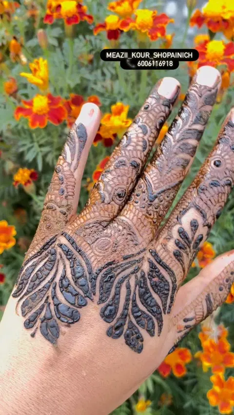 simple back hand mehndi design