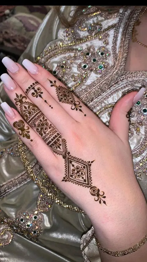 aesthetic indian back hand mehndi design