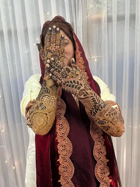 front hand mehndi design