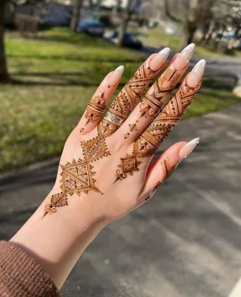 aesthetic minimal finger mehndi design