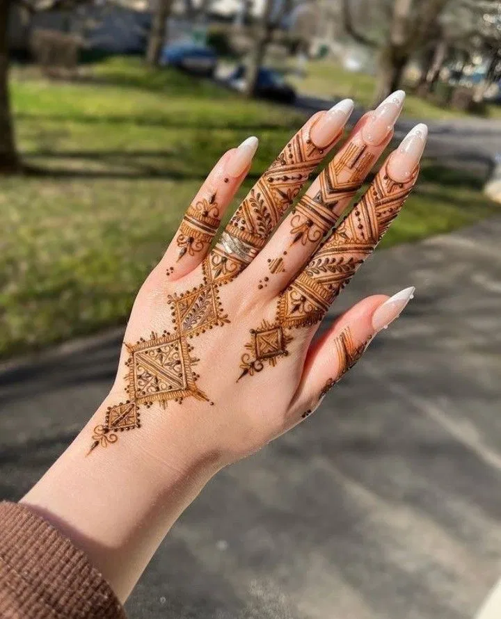 Aesthetic Minimal Finger Mehndi Design for Eid (3)
