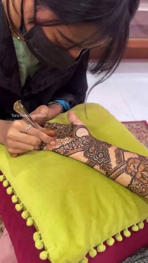 back hand mehndi design