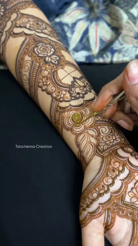 full hand mehndi design