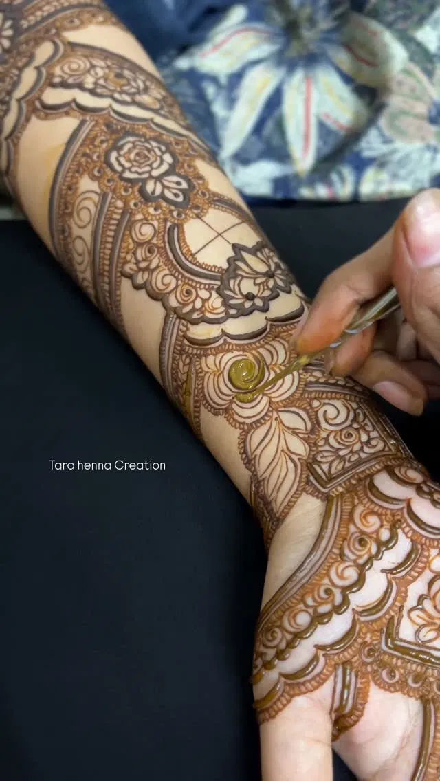 Full Hand Mehndi Design (2)