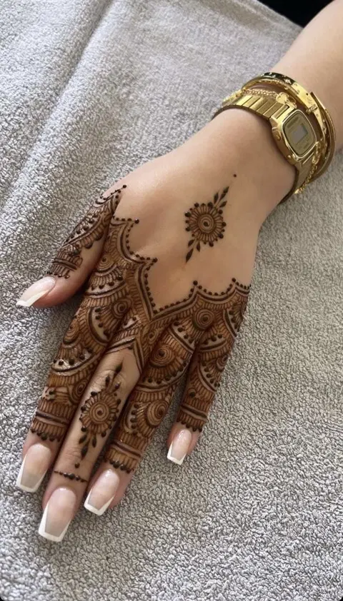 minimal moroccan bel back hand mehndi design