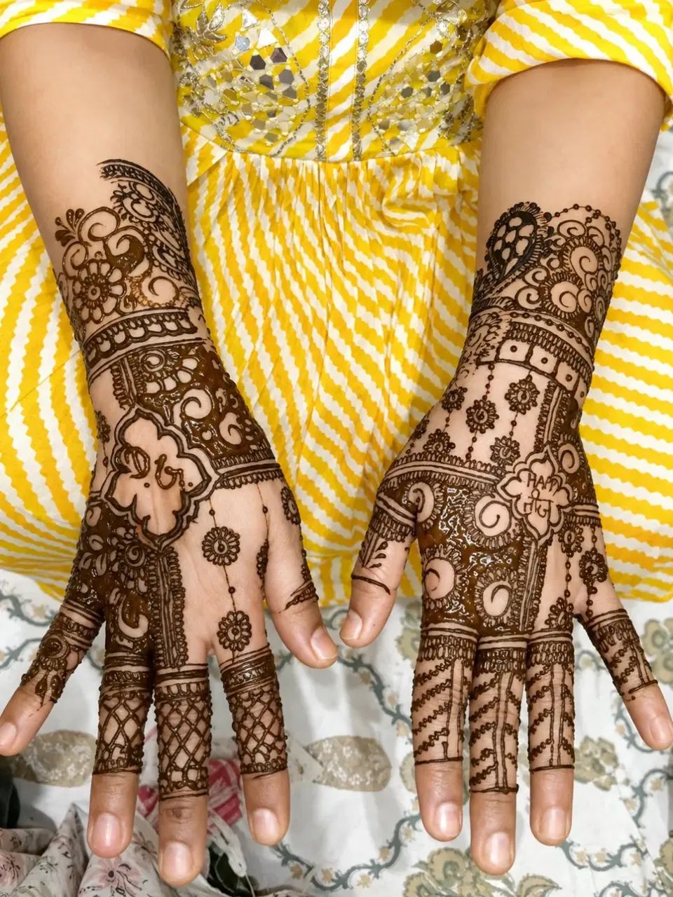 Mehndi Design with Figures