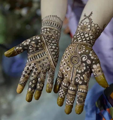 back hand mehndi design