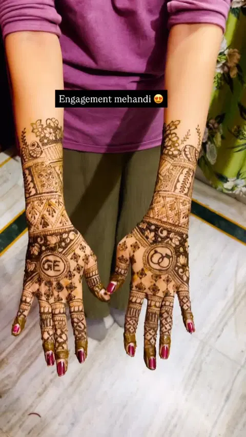 figure front hand mehndi design