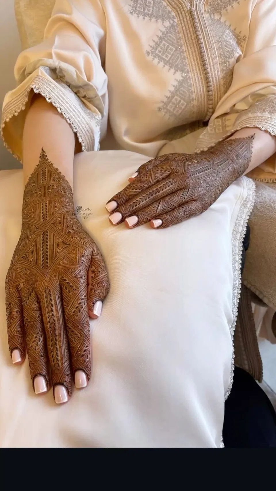 Bridal Moroccan Back Hand Mehndi Design (2)