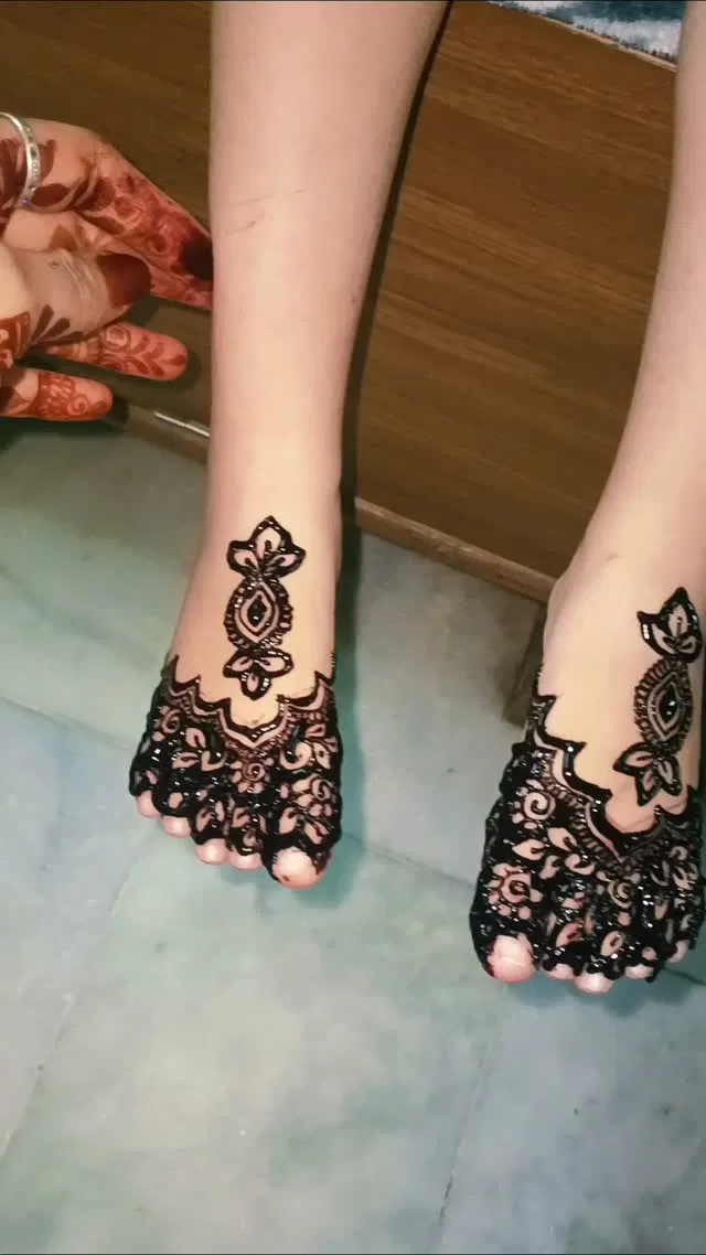 Back Hand Mehndi Design