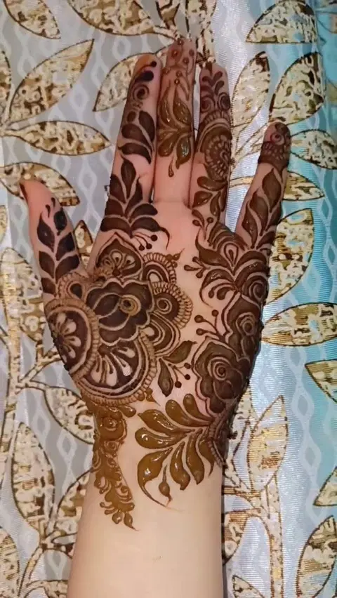 front hand mehndi design
