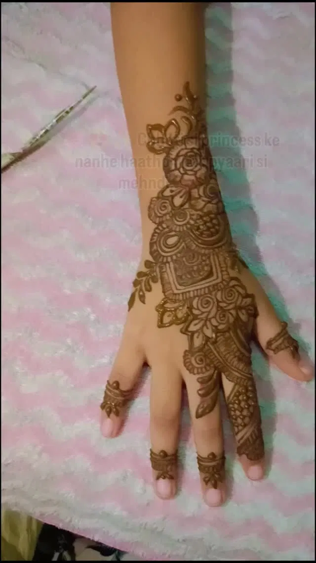 Back Hand Mehndi Design (4)
