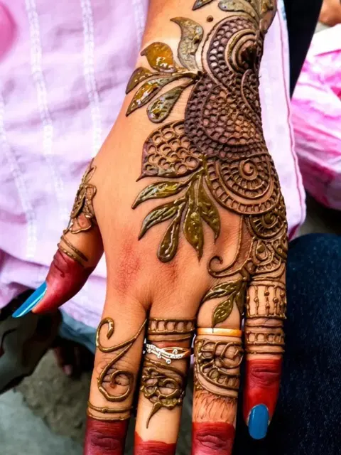 bridal back hand mehndi design