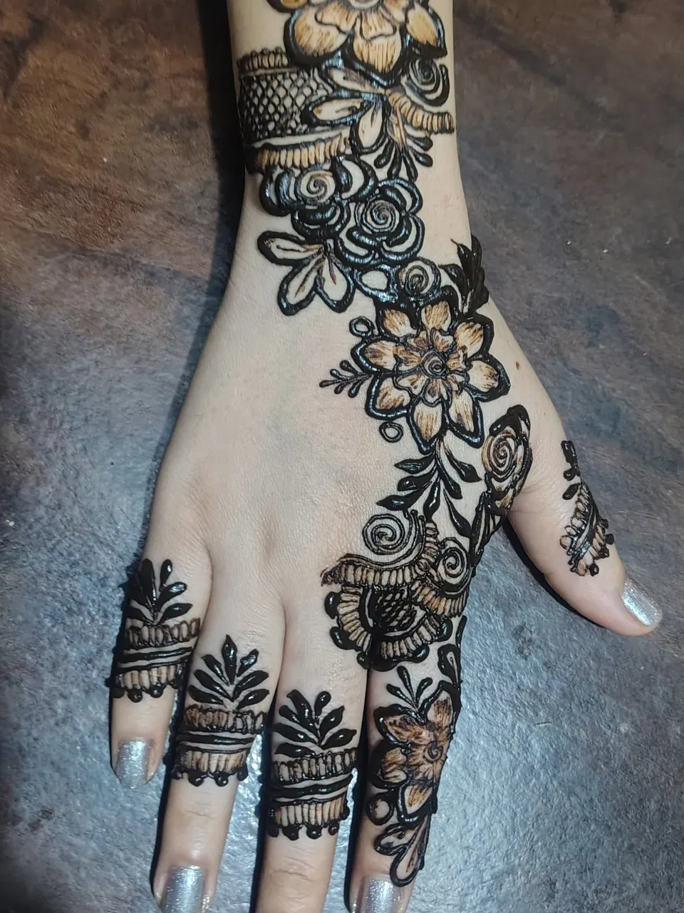 Arabic Front Hand Mehndi Design with Jaal