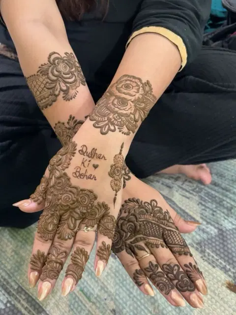 simple back hand mehndi design