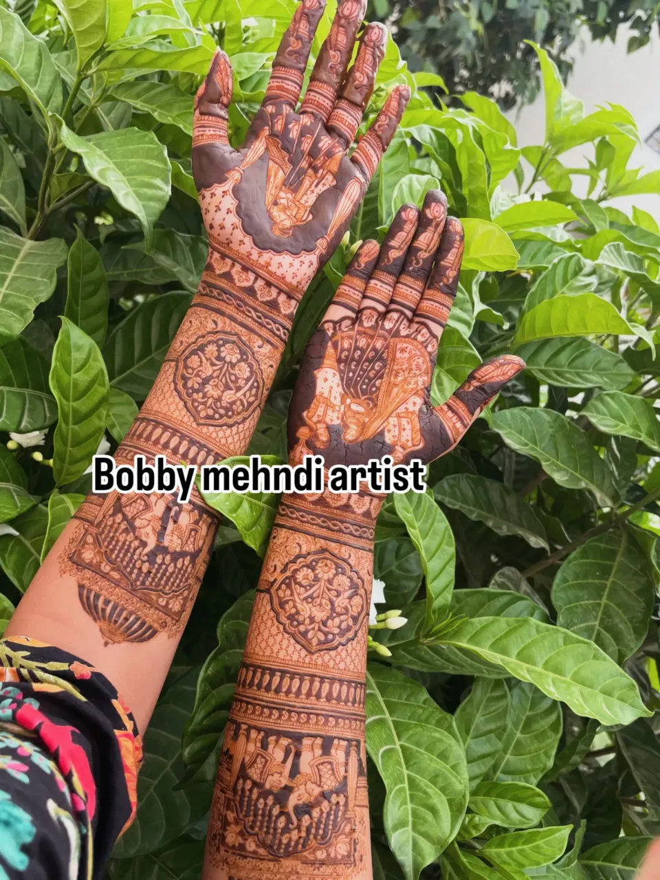 Aesthetic Bridal Full Hand Mehndi Design with Figures (7)