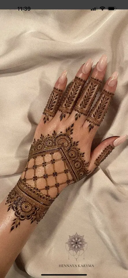 aesthetic minimal arm mehndi design