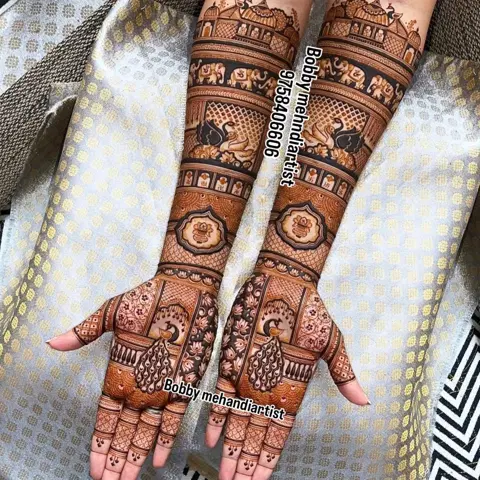 figure back hand mehndi design