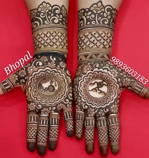 circle front hand mehndi design