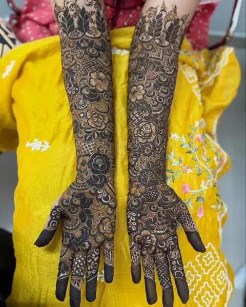 bridal back hand mehndi design