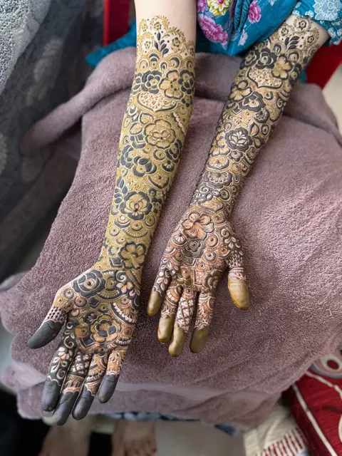 full hand mehndi design