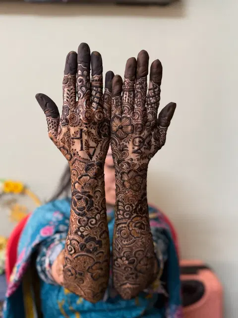full hand mehndi design